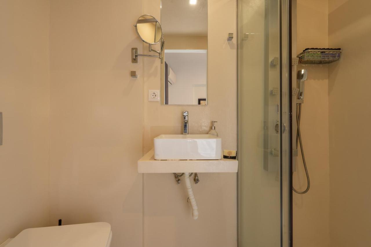 Dema Luxury Suites - Lekka E3 Atene Esterno foto