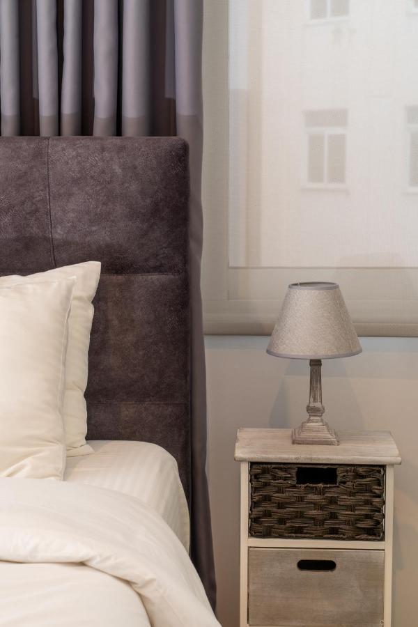 Dema Luxury Suites - Lekka E3 Atene Esterno foto
